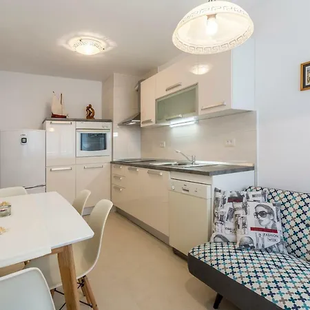 Apartment Modern Near The And Center Of *
