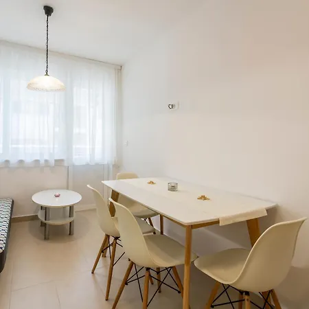 شقة Modern Near The And Center Of